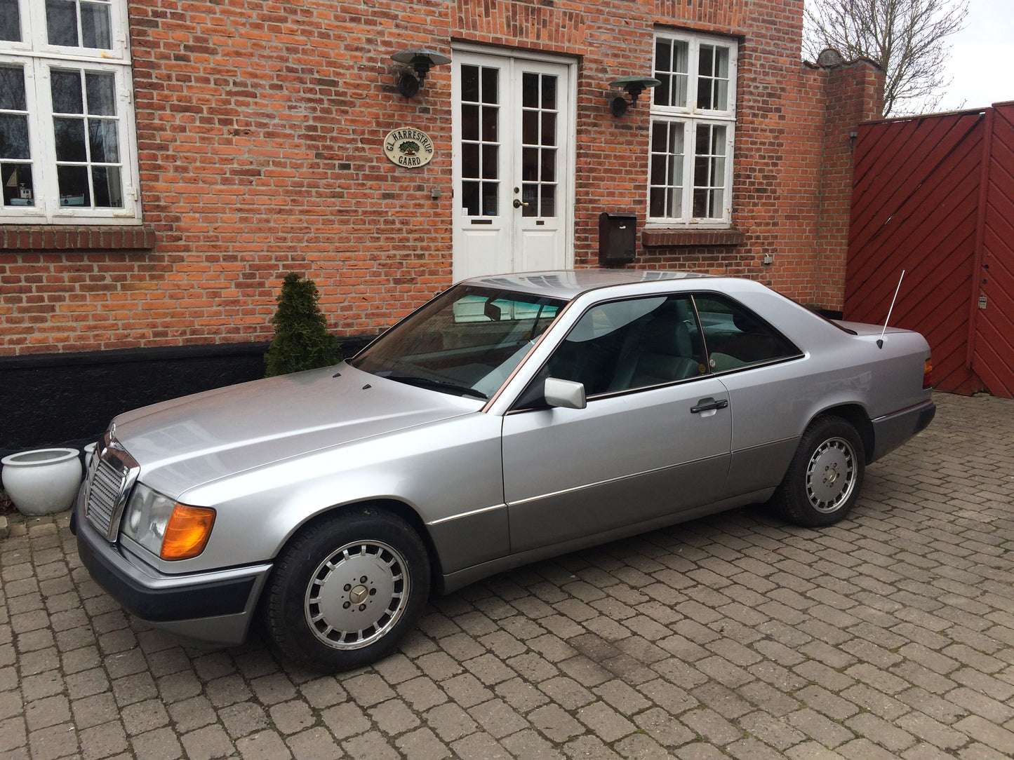 Mercedes-Benz 230CE