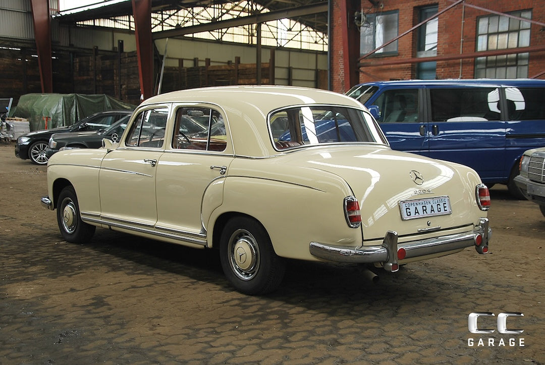 Mercedes-Benz 220S Ponton